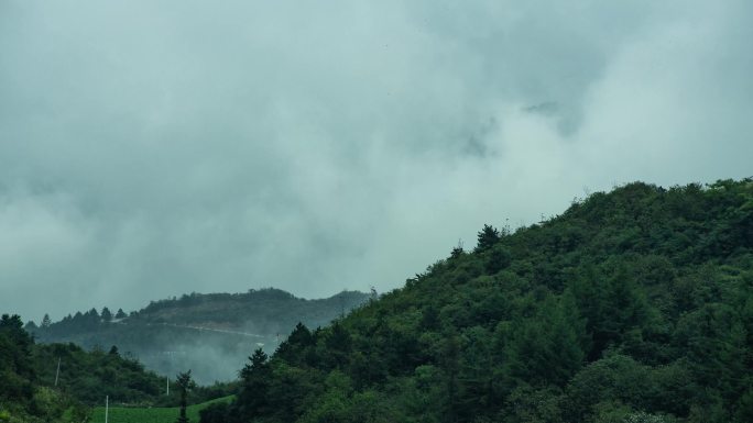 4K高山村云雾缭绕阴天多云大雾天气