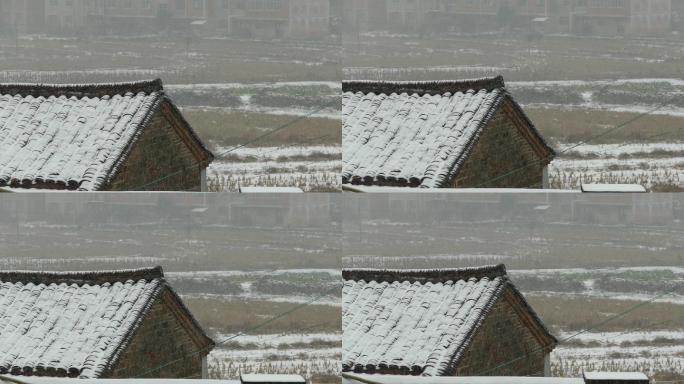 大雪天屋顶白雪皑皑雪景