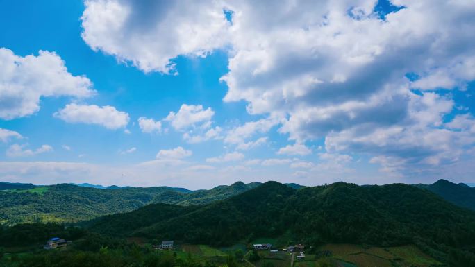 4K恩施高山顶蓝天白云朵山村风光延时摄影