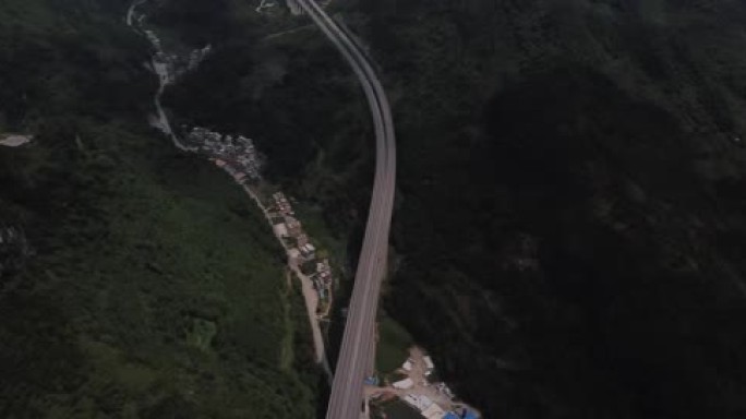 航拍高速公路奇峰峻岭公路桥梁隧道涵洞