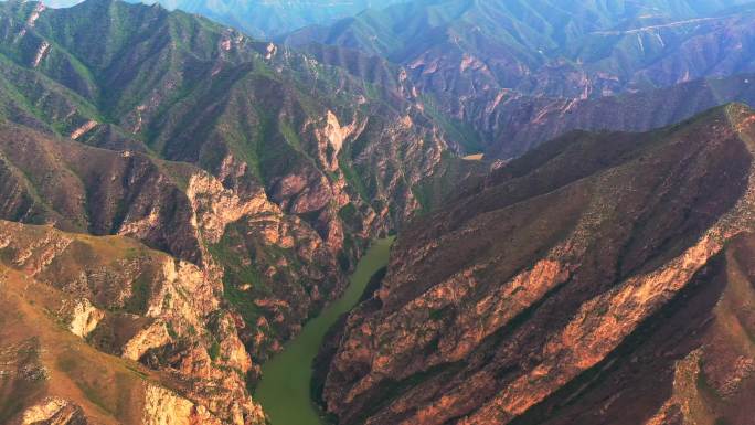 泾河峡谷泾河夏季泾河峡谷郑国渠遗址旅游