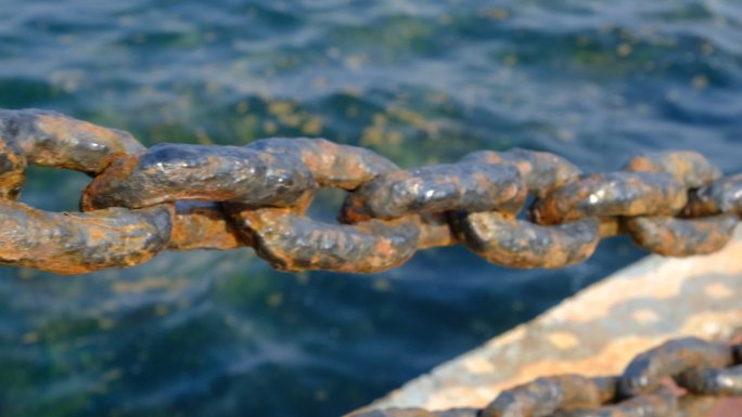 铁链链条生锈铁链子海岸海边海面