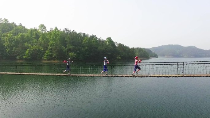 青山绿水乡村水库风光