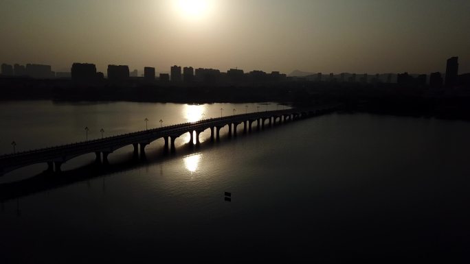 南京百家湖水面桥