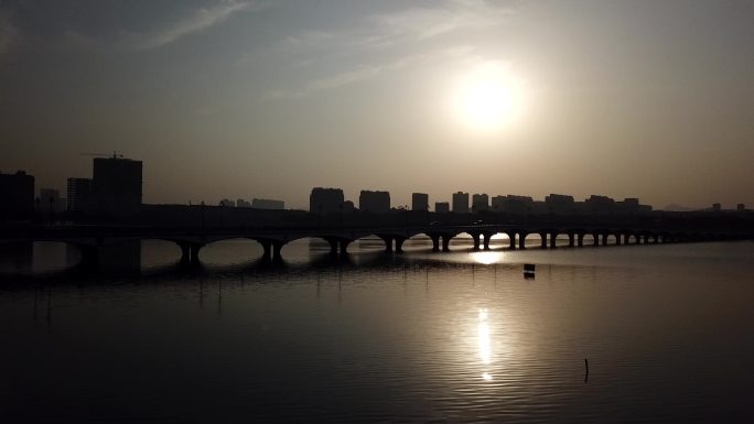 南京百家湖水面桥剪影航拍城市