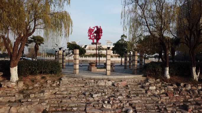 南京百家湖凤凰广场广场航拍雕塑建筑秋天红