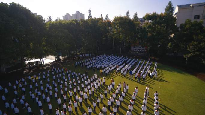 学校操场列队