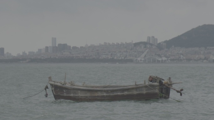 海边海水浪花海面波涛汹涌晴空万