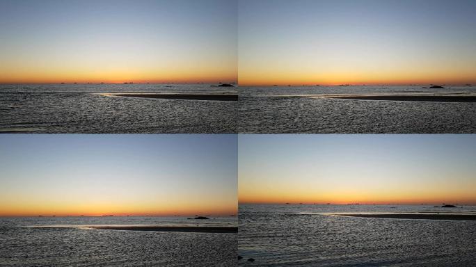 日出前海边的徐徐水波