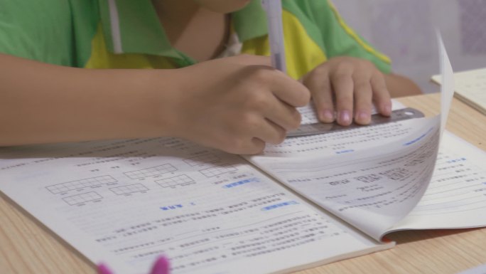 小学生，小孩子做作业，写字4k素材