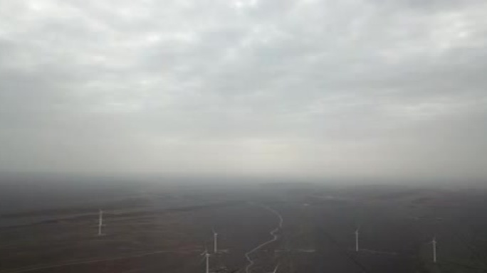 航拍新疆哈密西域大漠和风车公路
