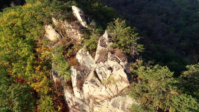 秋季山峦五彩缤纷