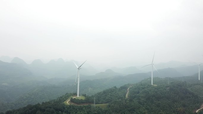 山上风力发电视频素材