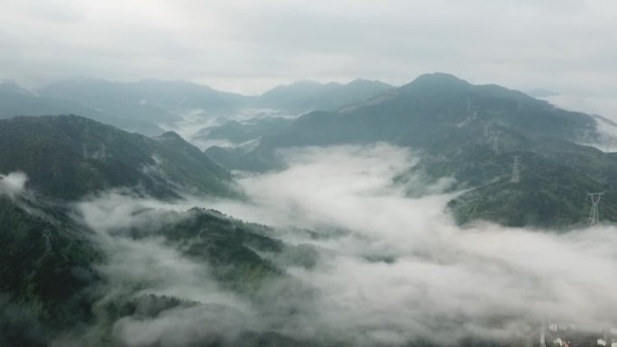 浙江丽水景宁县云雾缭绕的巍巍青山