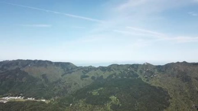 在井冈山顶360度航拍群山