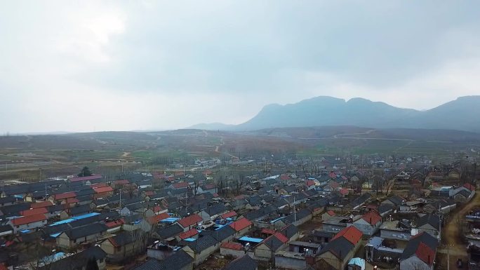 航怕丘陵地区新农村振兴乡村旅游雨后山村