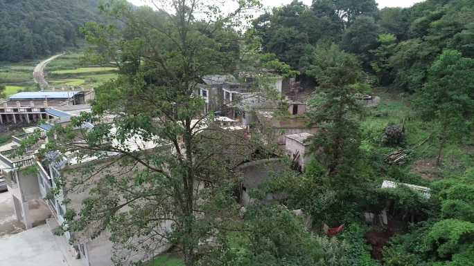 4k山区里的农村小景特写航拍