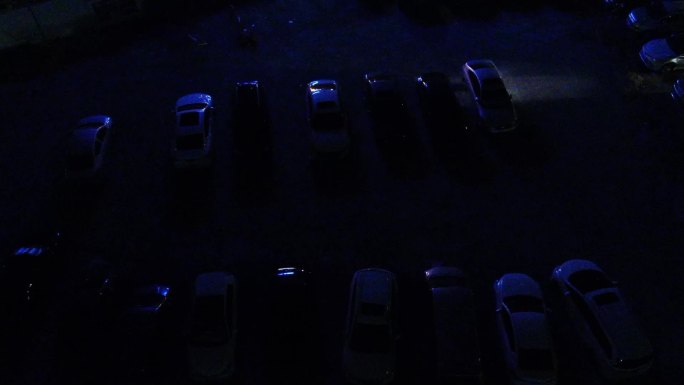 户外停车场夜景航拍
