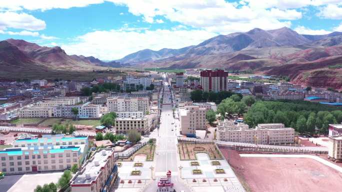 西藏昌都市贡觉县城市航拍高原