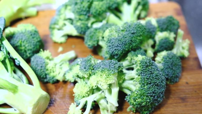 西蓝花绿色蔬菜果蔬菜板案板厨房