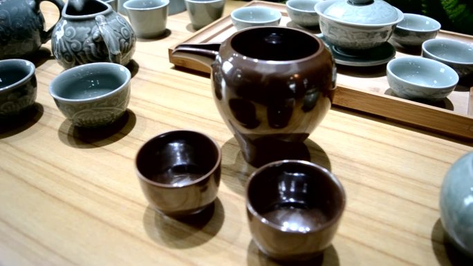 瓷器产品茶具龙盘展示