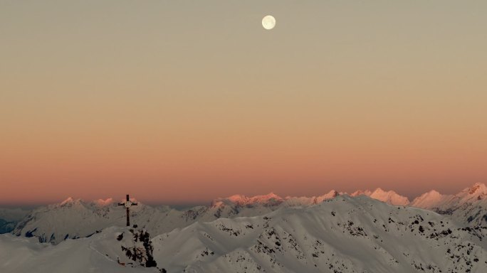 雪山日出