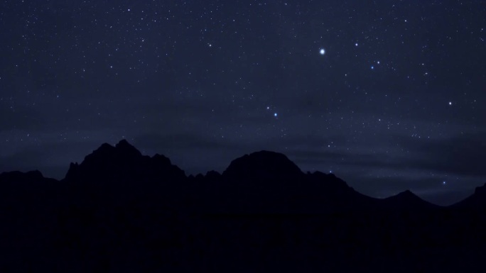 夜晚大山夜深人静