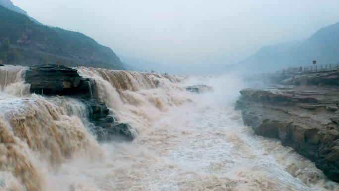 航拍壶口瀑布