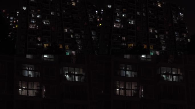 4K实拍夜间宁静的小区居民楼