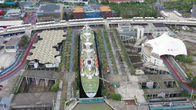 4K原素材-航拍上海黄浦江滨江畔的军舰