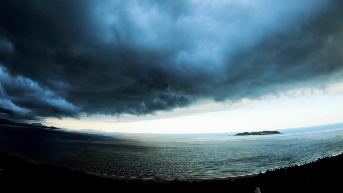 三亚海棠湾暴风雨