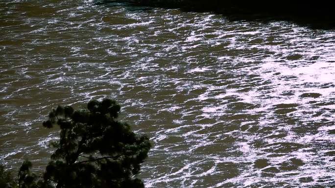 绵绵的江水和怒江大峡谷