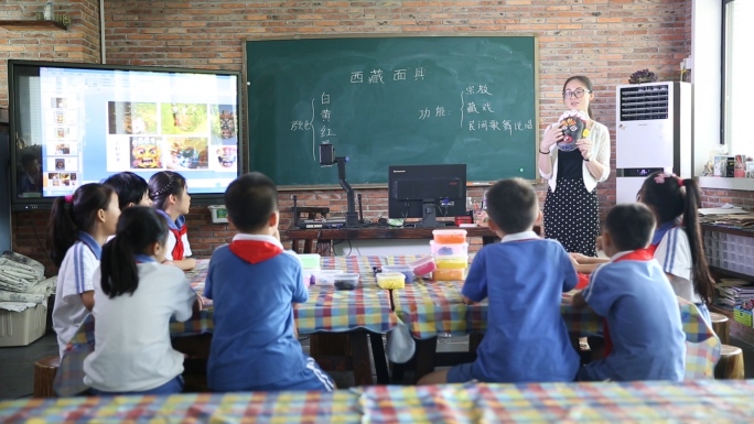 学校美术课手工课制作面具