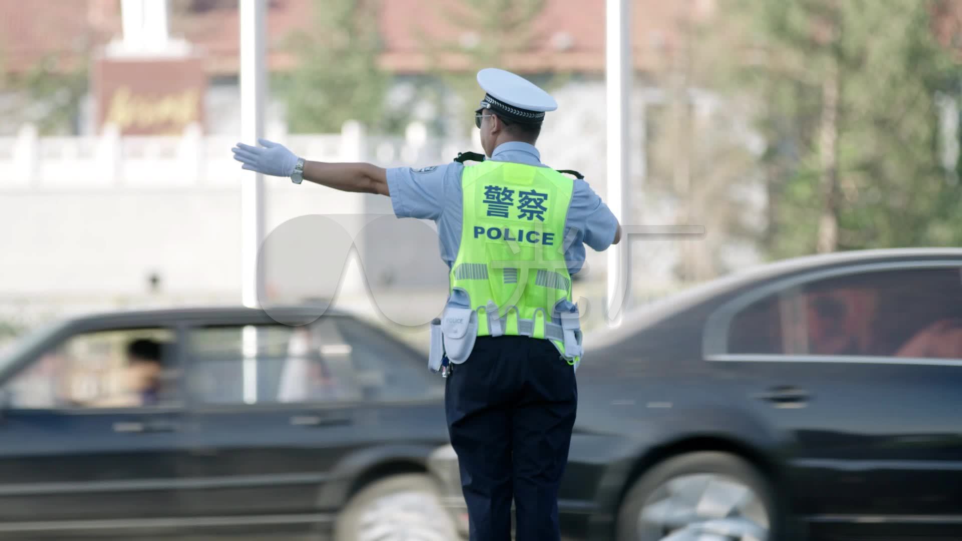 交警十字路口指挥交通_1920X1080_高清视频素材下载(编号:6369171)_实拍视频_光厂(VJ师网) www.vjshi.com