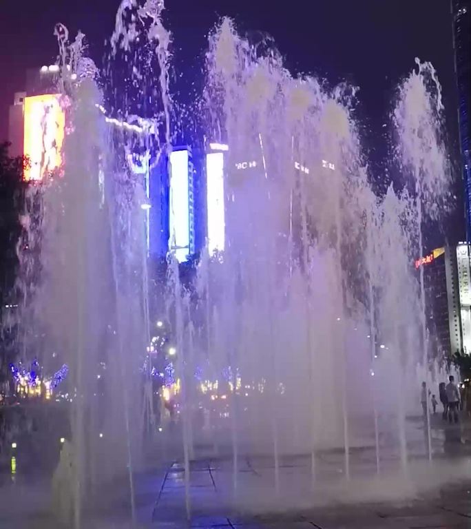 城市广场喷泉夜景