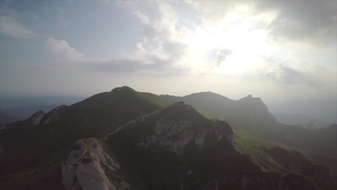 4K阳光明媚高山山顶航拍锦绣河山