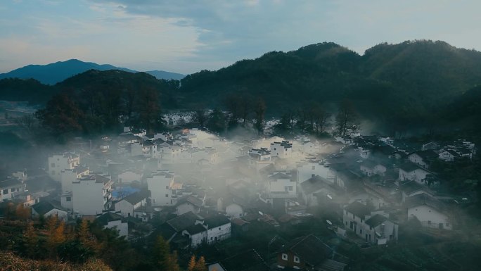 婺源山村深秋晨雾炊烟意境11