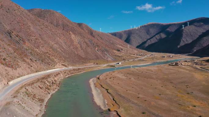 4k航拍-西藏高原318路线旁边的小河