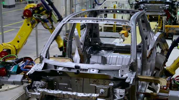 最新无人化焊接机器人生产汽车制造