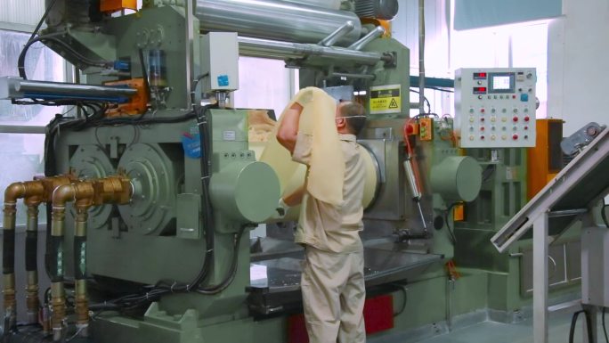 橡胶工厂视频橡胶胶片生产流水线流程