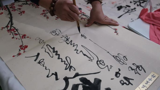 中国画梅花并在画作上题宽题词写毛笔字