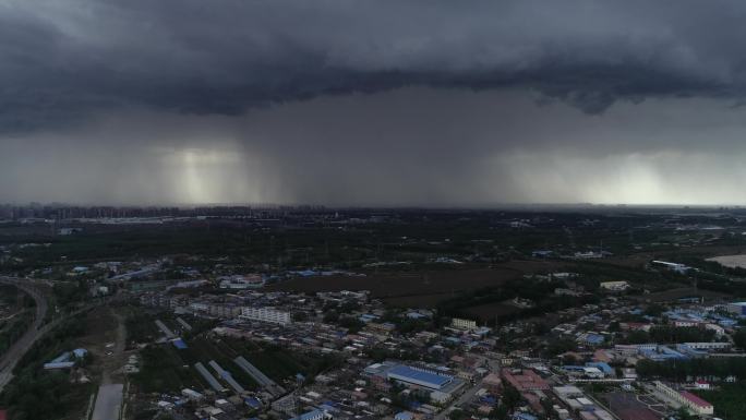 乌云密布、黑云压城、乌云、暴雨前夕、天气