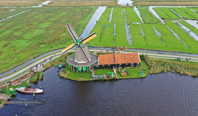 荷兰风车小镇运河