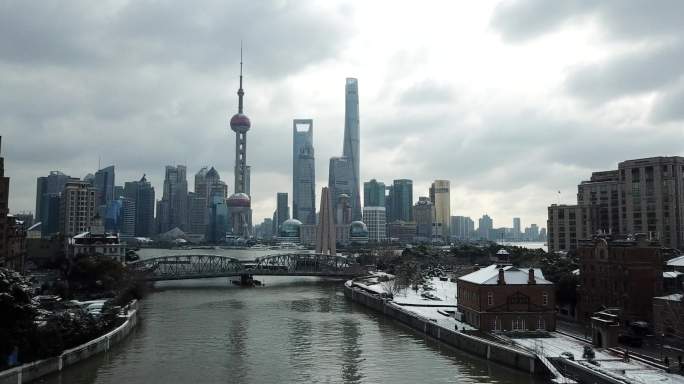 航拍上海陆家嘴雪景