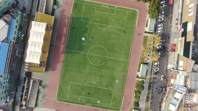 360°旋转拍摄足球场
