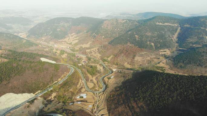 航拍沂蒙大山里的致富路