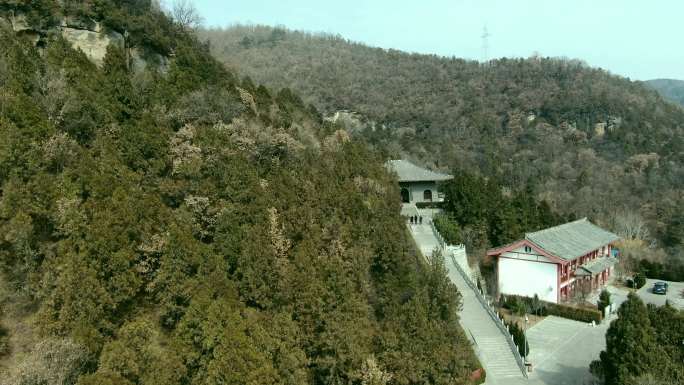 山间佛寺