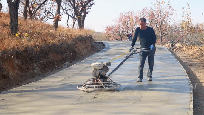 农村修路-修路工人施工-山村道路