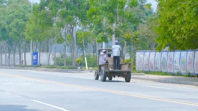 摩托车违反交规行驶