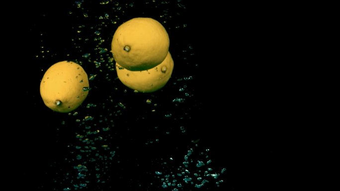落入水中的柠檬实拍广告素材-2